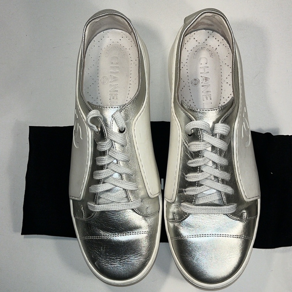 Authentic Chanel Interlocking Cc White Rubber Met… - image 4